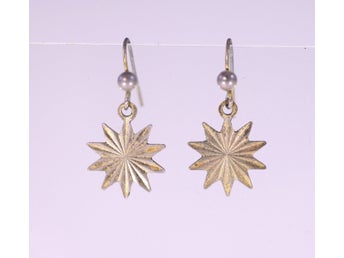 Vintage gold-tone metal star earrings from Great Britain-circa 1970s-Weight 2.1g