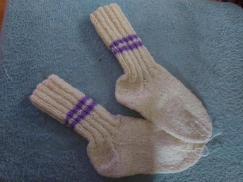 Sockor Vita med Lila Ränder Hantverk Handstickade 100 % Ullgarn Storlek 36/37