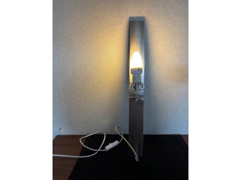 Aneta vägglampa i metall – modern, stilren E14