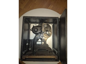 Zeiss Ikon 16 mm filmprojektor ca 1930 W.6581 med originalväska