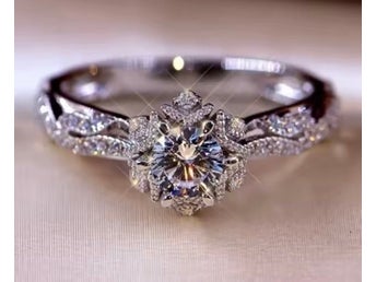 NYTT!!! Ring pläterad med äkta silver 925 med Zirkon, Storlek 9, ca 18-19 mm