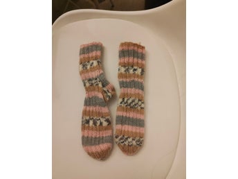Rosa, grå, bruna sockor
