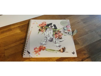 scrapbok fotobok gästbok med djurmotiv wrendale design hannah dale fin HUND