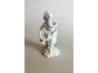 Royal Copenhagen Bisquit Figur af Pige med blomsterkurv