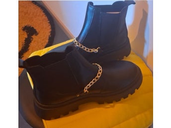 Happy Shoes Chelsea Boots Svarta med Kedja Storlek 39