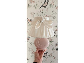 Lamp Gustaf bordslampa i rosa porslin