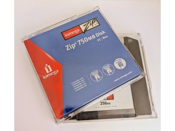 IOMEGA ZIP 750MB Disk - Ny - 1 st använd ZIP 250MB Disk på köpet
