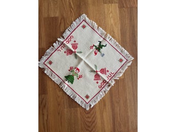 Retro broderad duk julduk ca 30*30 cm