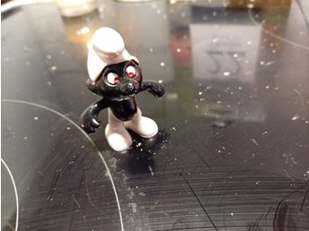 Smurf-figur, svart och vit