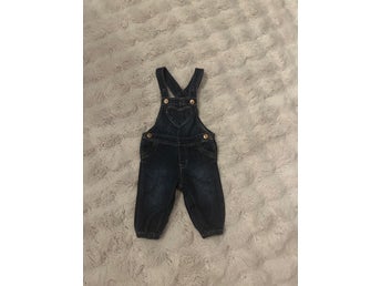 H&M jeans hängselbyxor storlek 68