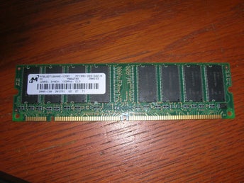 Minne MT8LSDT1664AG SDRAM 128MB PC133