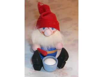 Träfigur Jultomte som äter gröt ur skål 1970-tal Tomte Vintage