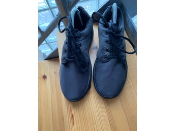 Grå superlätta sneakers, storlek 38