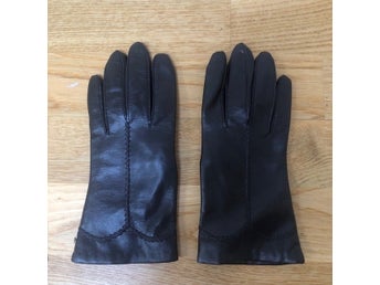 Vintage 1970's women's brown leather gloves with edge & centre stitching detail