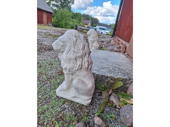 2 st stora Lejonstatyer i betong
