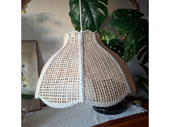 Retro taklampa lampskärm rotting 80-tal