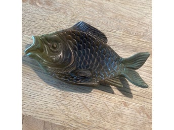 Fiskfat i brons