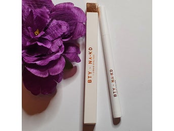 BTY by NA-KD - Liquid Eyeliner - Black HELT NY!