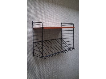 Stringhylla i teak, 1 hyllpan + tidningshylla, retro 60-tal
