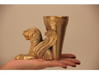 Rhyton , dryckeskärl/rhytonvinhorn- Lejon