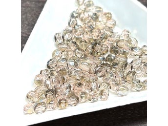 200st Facett. glaspärlor 4mm (15g)