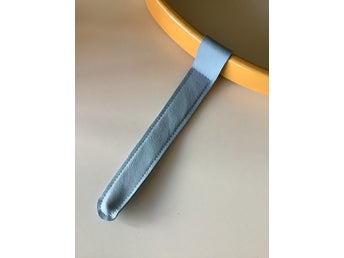 NY LÄDERREM Äkta skinn. (Ljusblå) BYGEL-REM till STOKKE Tripp Trapp Barnstol
