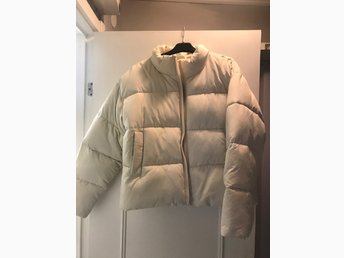Monki puffer jacka (421490596) ᐈ Köp på Tradera Monki puffer jacka (421490596) ᐈ Köp på Tradera