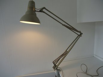 Skrivbordslampa luxo l1