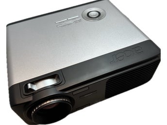 PD521 DLP-projektor med bärväska Projector with remote and carry bag
