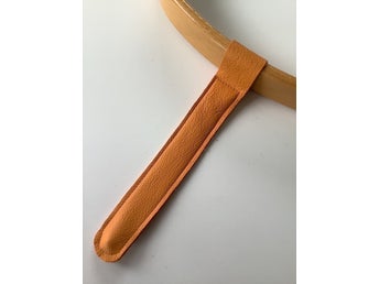 NY BYGELREM (orange) ÄKTA LÄDER-REM till STOKKE Tripp Trapp Barnstol.