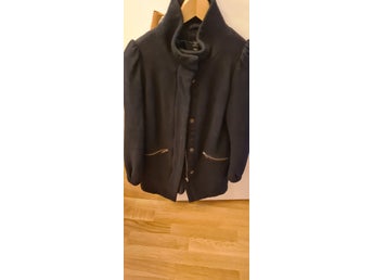H&M svart jacka, kappa storlek 34