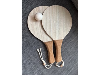 Pingisset i trä med korkhandtag och boll