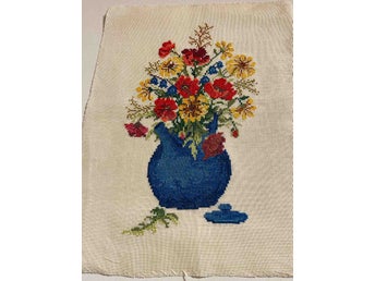 Handbroderad tavla. Broderad bonad. Ej monterad. Ca 40*52 cm