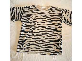KappAhl zebrarandig t-shirt, storlek 122/128