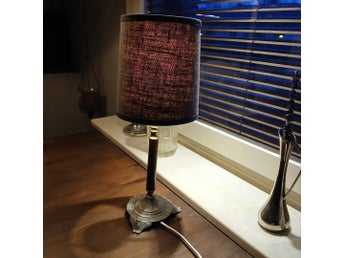 Retro bordslampa med skärm