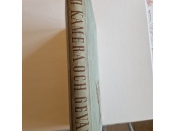 Med Kamera Och Gevär - Karel Hájek