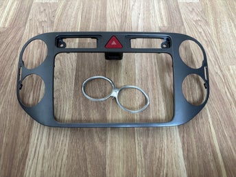 Original Volkswagen Tiguan Radioram / Sarg till Mittkonsol