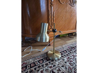 Bordslampa i mässing hissbar retro