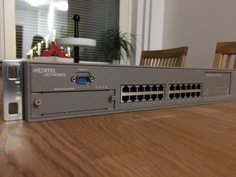 Nätverkswitch 24 portar (Baystack 450-24T Switch)