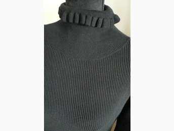 BIBI BLACKDRESSBOMULLJUMPERFABRIKENXL (425691802) ᐈ Köp Bibi stickad klänning med polokrage | Jumperfabriken.se