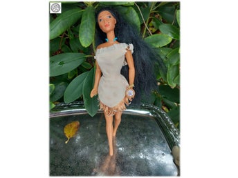 Underbar prinsessa Pocahontas Barbie märkt Mattel 1966 i ryggen fint skick.