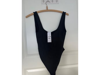 H&M svart baddräkt, storlek S