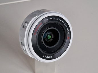Panasonic Lumix G X Vario 14-42mm f/3,5-5,6 ASPH Power i White edition
