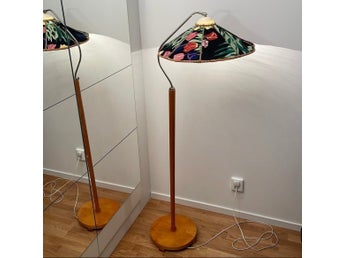 Vintage Golvlampa i Björk Tyg Lin Svart ”Tulpaner” Josef Frank Svenskt Tenn