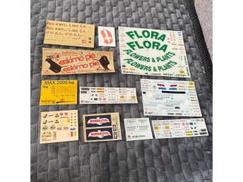 blandad samling av dekalset för främst Italeri 1/24 lastbilar och släpvagnar.