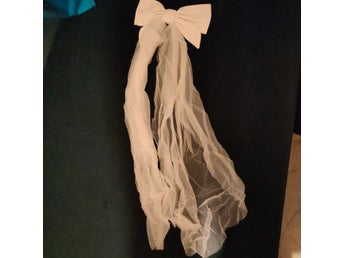 Vit håraccessoar för brud
