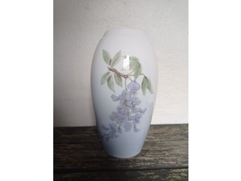 Bing och Grøndahl Vas nr 72/251. 18 cm hög
