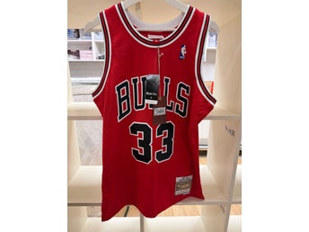 Mitchell & Ness röd baskettröja