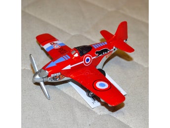 Flygplan Röd 14cm Spitfire Chief Pullback Hjul Öppningsbart Fönster Ny