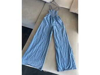 Blå jumpsuit jeans baggy vida smock byxor medium nya 1kr